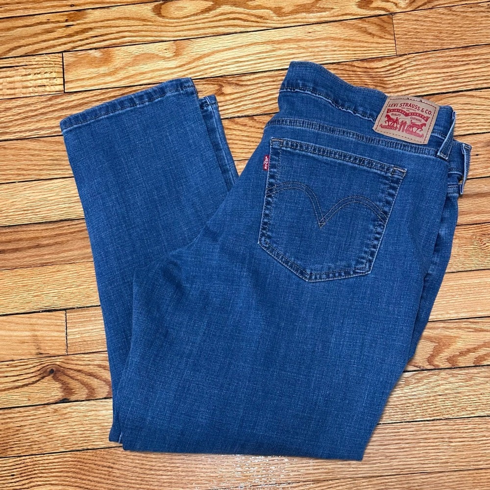 Levi's Boyfriend Jean Medium Wash Denim Tapered Leg Ankle Fit 33x27 Womens
